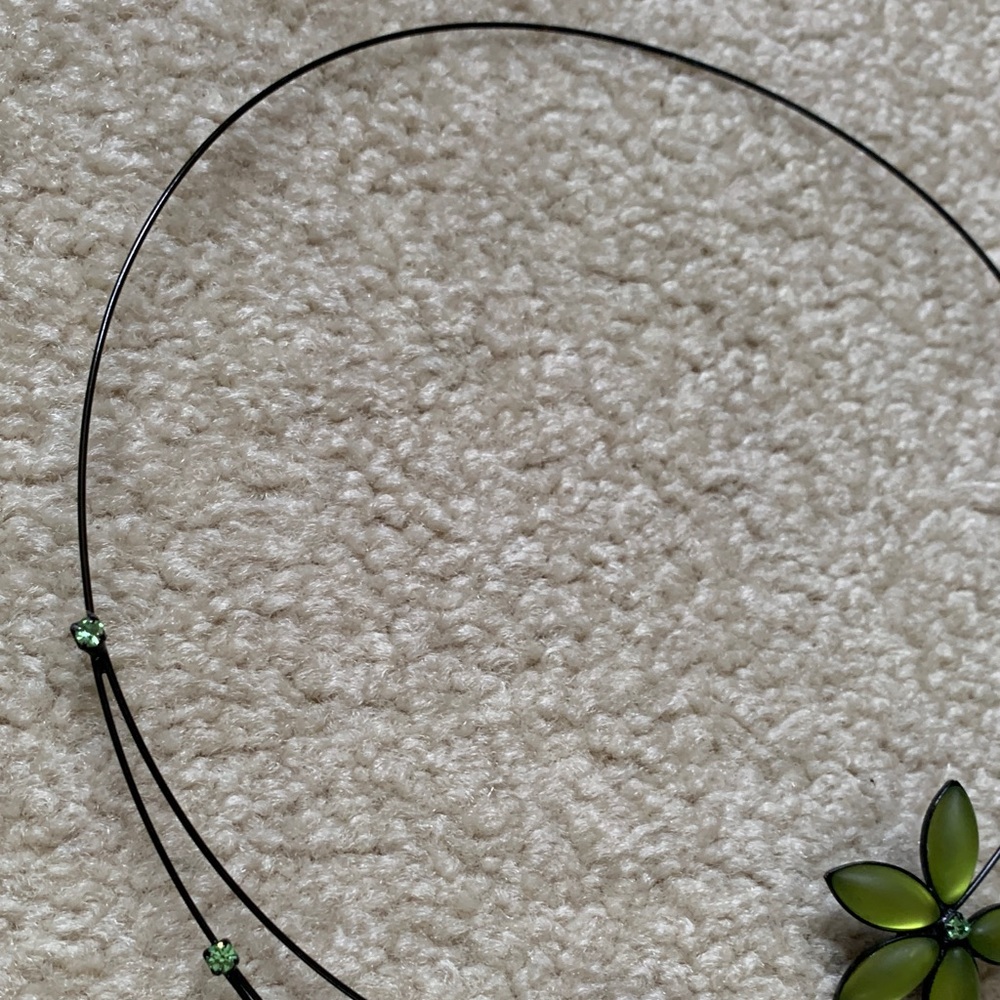 Elegant Black Necklace with Green Accents - Picture 7 of 7